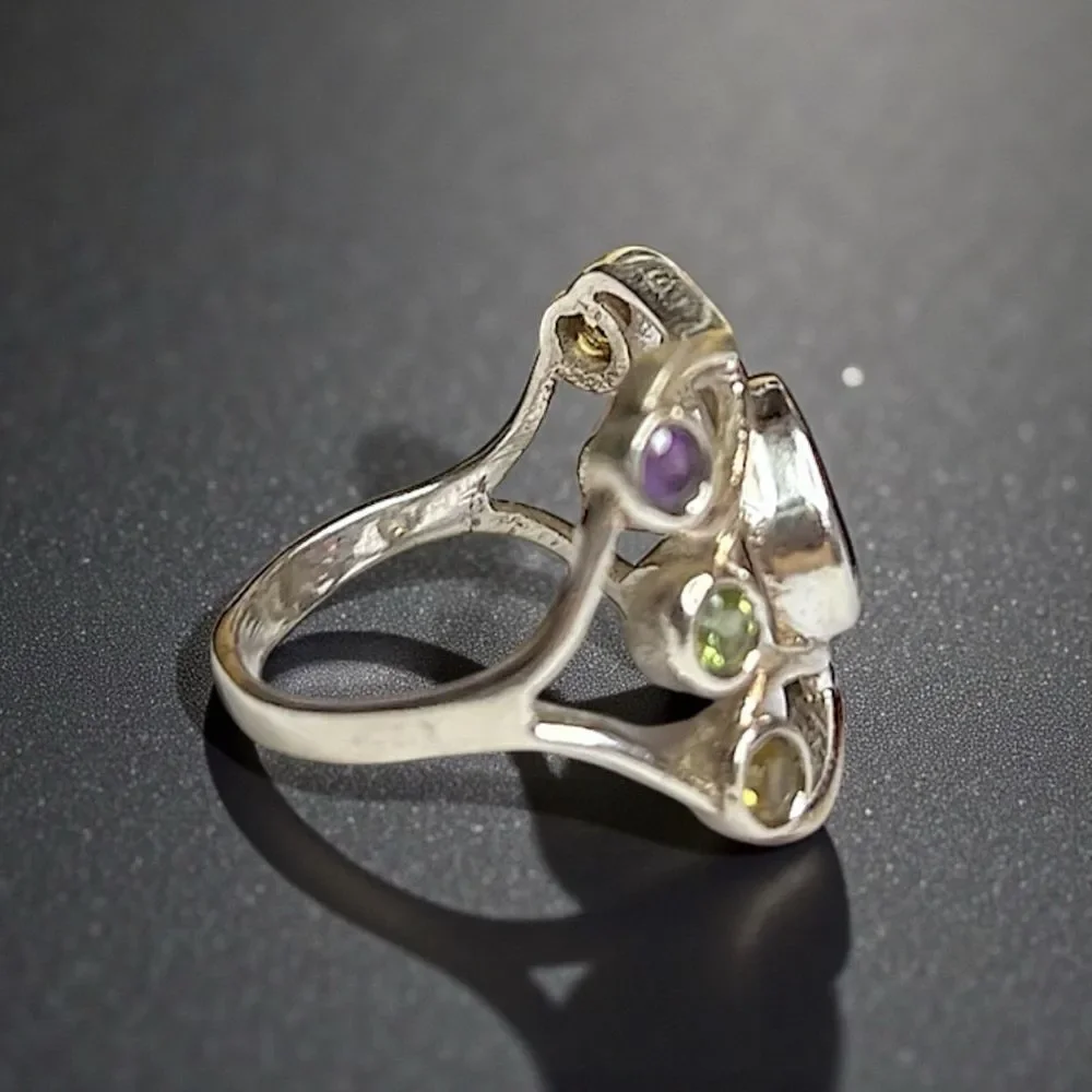 925 Sterling Silver this exquisite